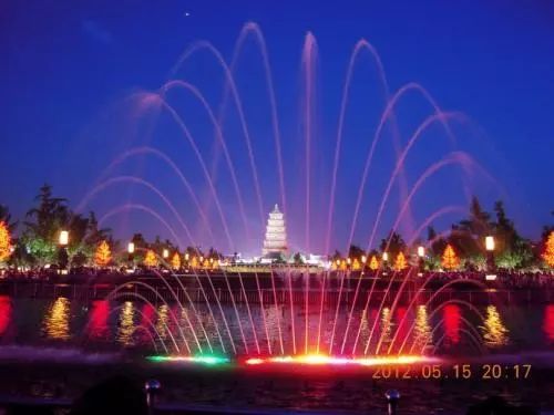 西安人的歌 網絡點擊量過億 一首歌唱出倆網紅